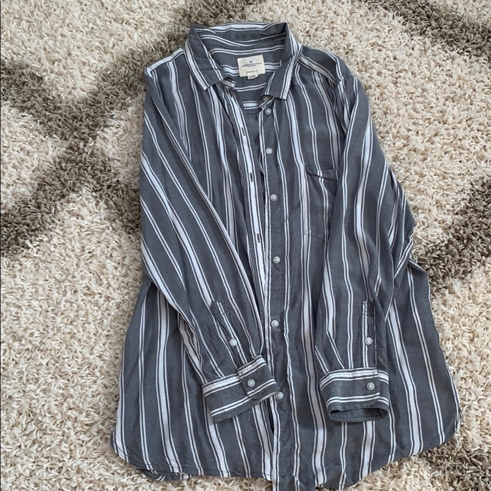 American eagle buttons up